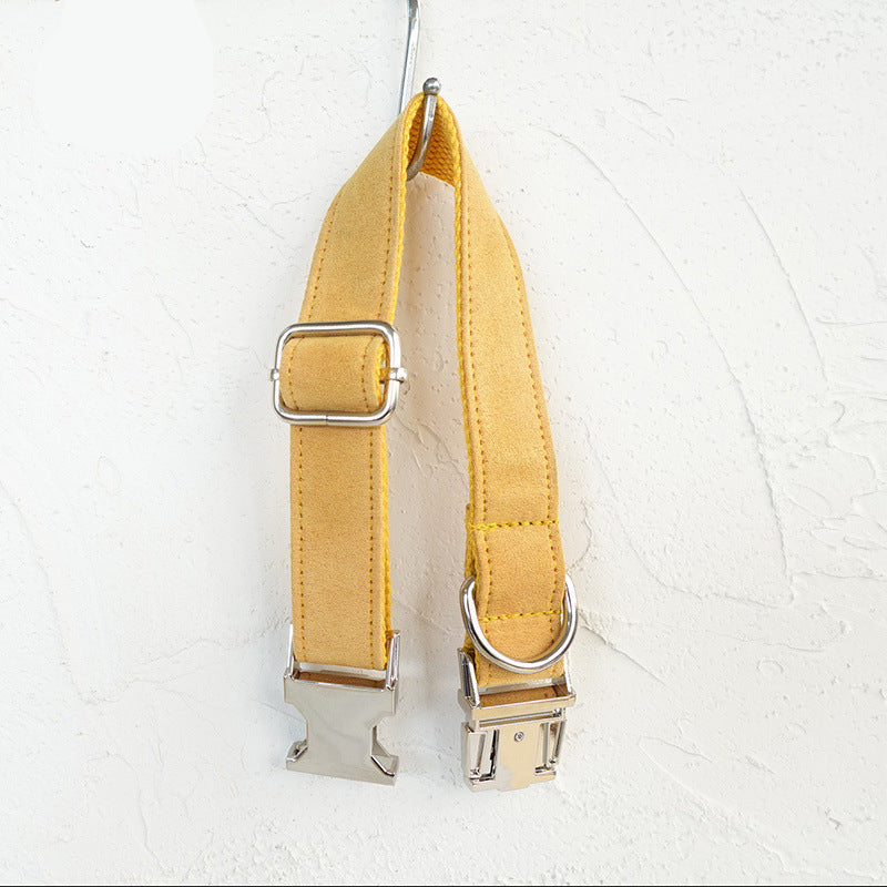 Adjustable dog collar with customizable name